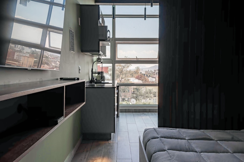 The Jungle Loft Tropical Comfort in a Centric Location With Kitchen photo 5