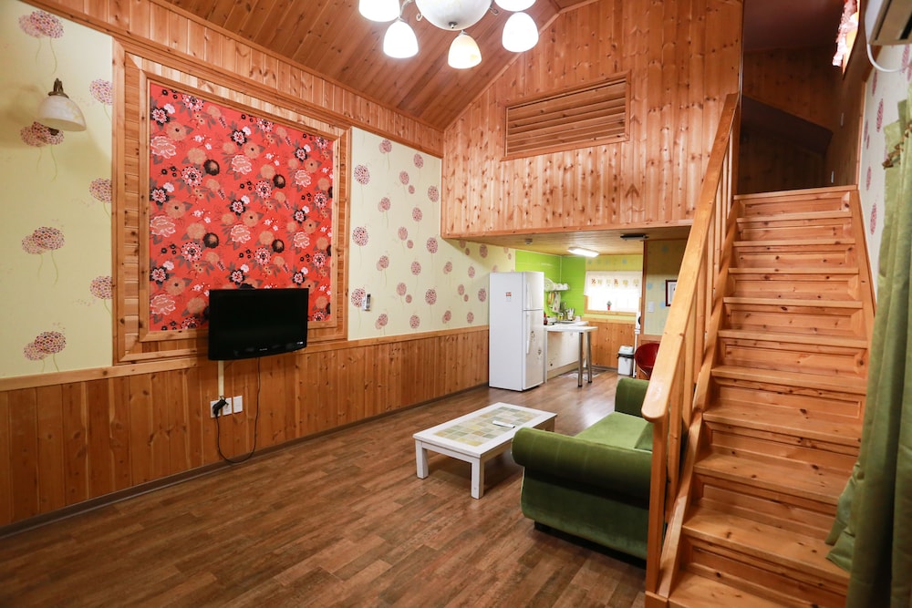 Fulnaeum House Pension