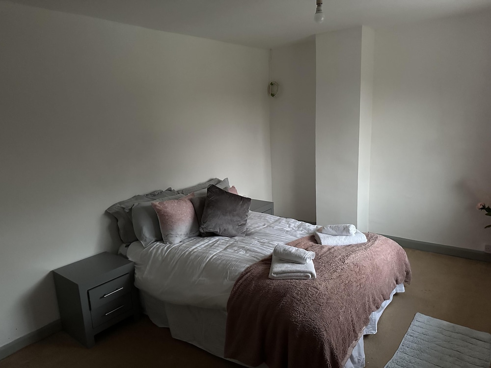 Captivating 1-bed House in Ammanford