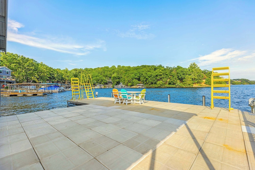 Panoramic Paradise - Lakefront Home for 15
