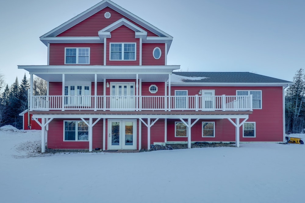 Spacious Eagle Lake Home w/ Fireplace & Deck