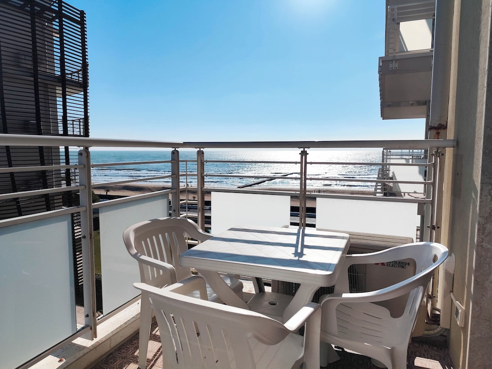Seaside Studio Apartment With Balcony