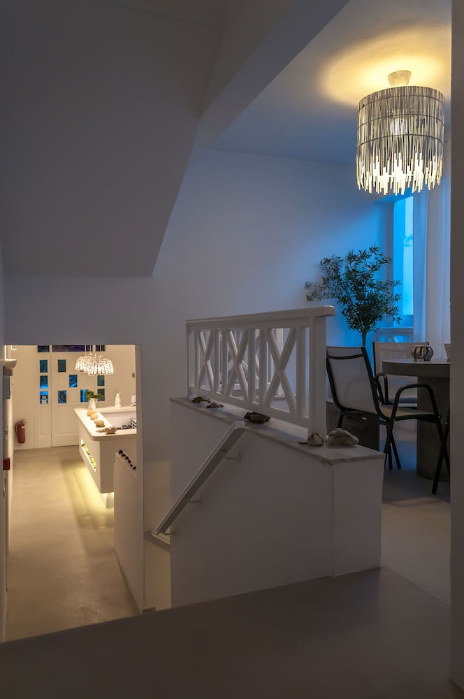 Milos Bay Suites