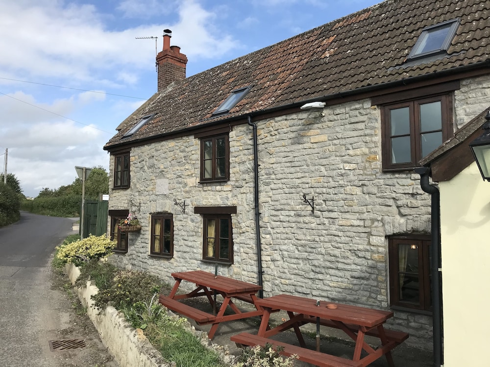 Shepton Mallet Vacations - The Pecking Mill Inn - Property Image 1