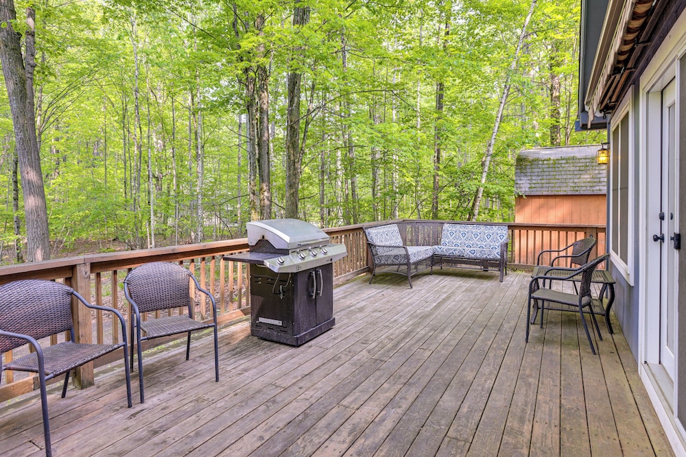 Wooded Country Home w/ Spacious Deck in Farwell!