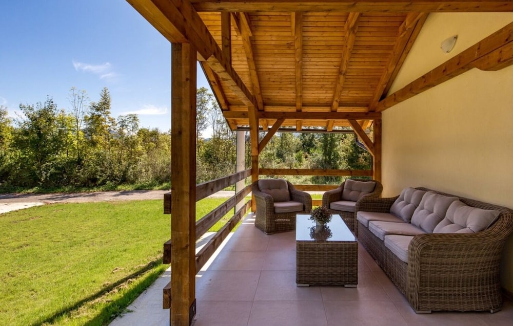 Blue House - Shared Pool - H