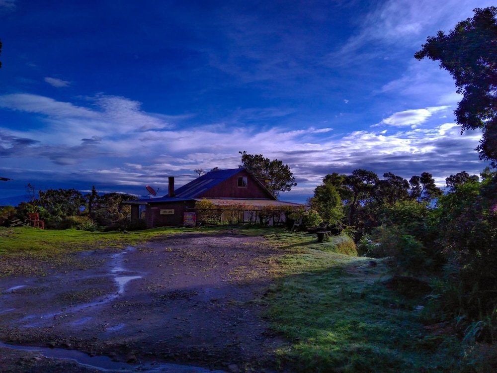 Iyok Ami Hostel Tours view 5