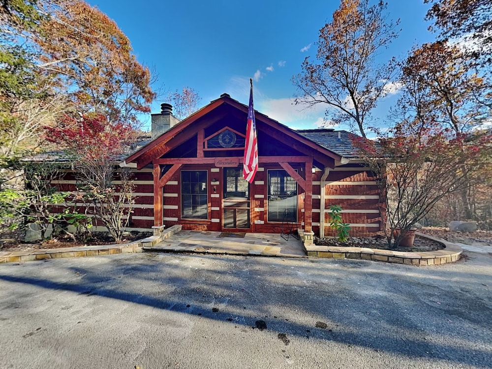 Alexander's Lookout by Jackson Mountain Rentals
