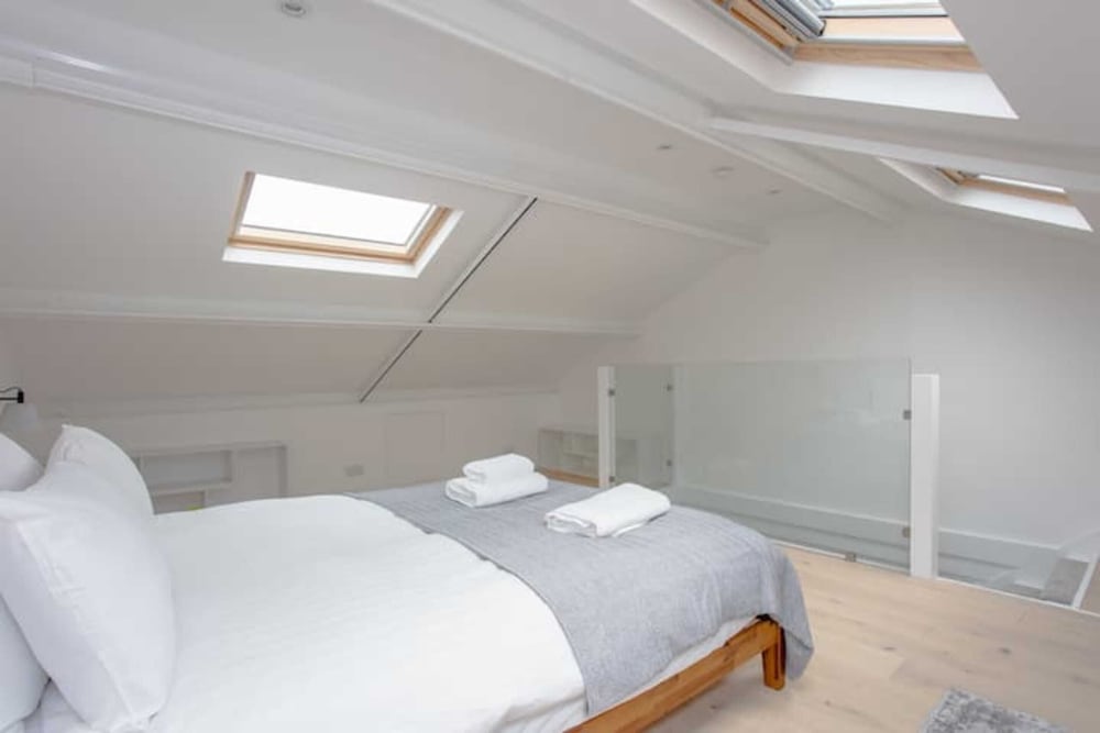 Spacious 3 Bedroom Apartment With Large Balcony