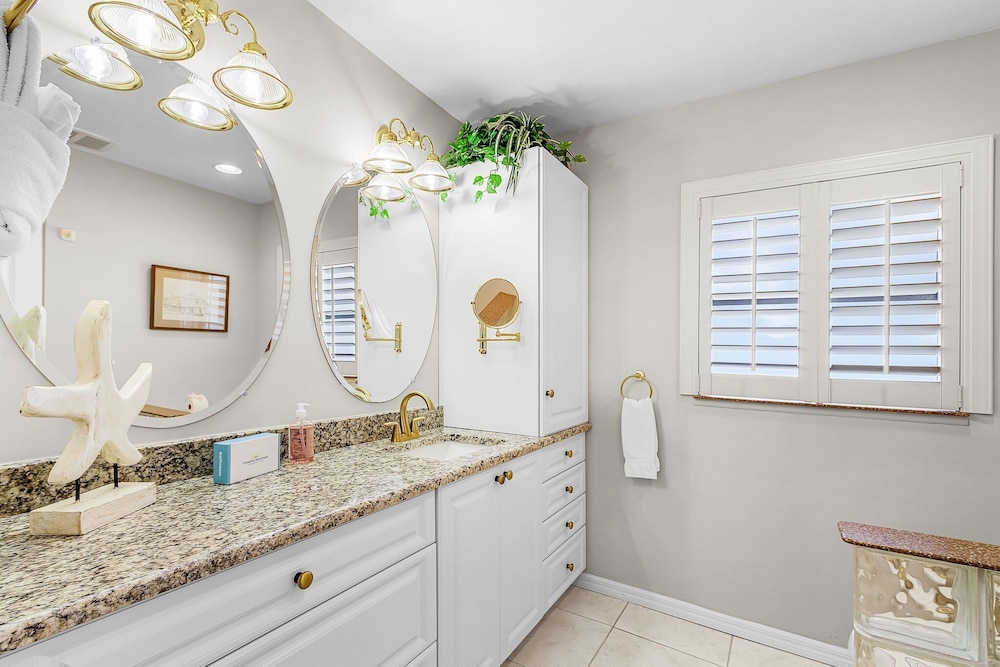 249 Pearl Paradise: 3br/3ba Pool Home! 3 Bedroom Home