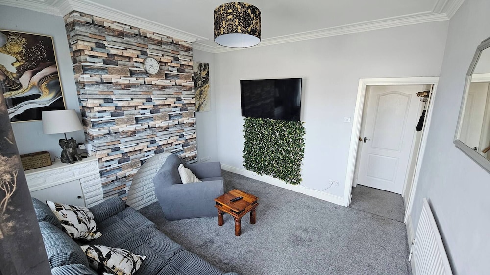 Charming 3-bedroom Home in Doncaster, Perfect for Family, Friends & Contractors