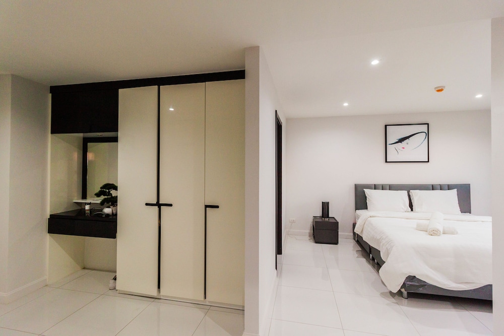 The Place Pratumnak by PSR ASIA