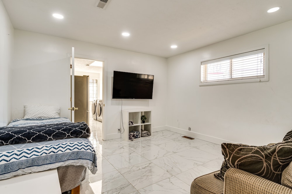 Charming Indianapolis Condo - 6 Mi to Newfields! view 5