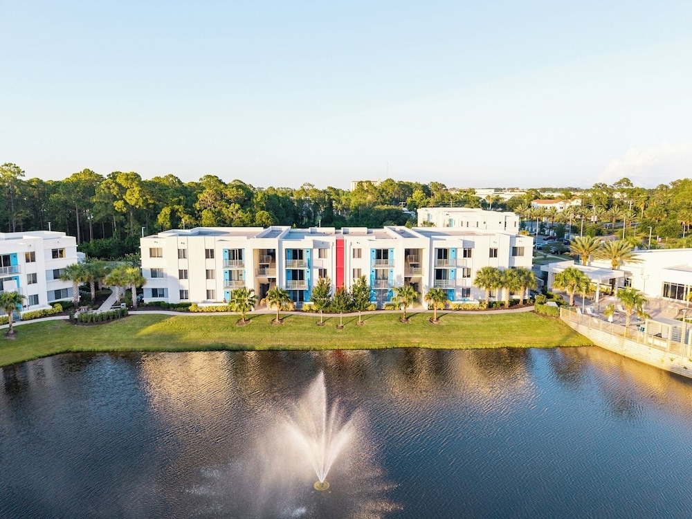 Daytona 3BR Getaway Pool, Gym, Pet Friendly