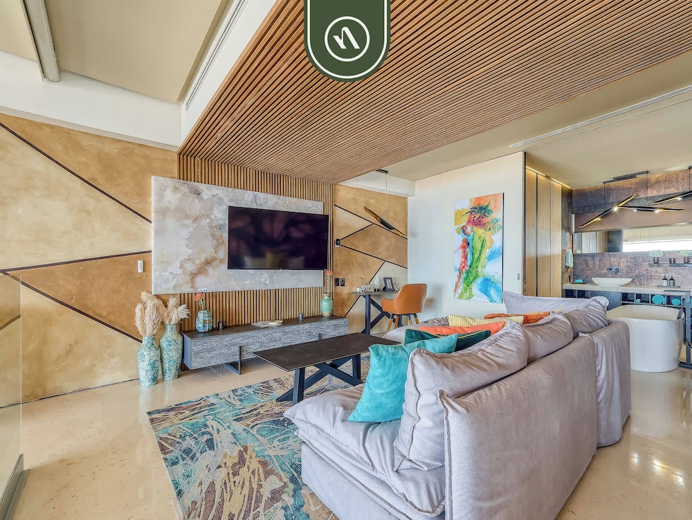 Two Story 2 BR Penthouse - Pool - Ocean View