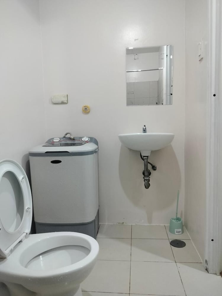 Cozy City View Condo in Quezon City - Your Home Away From Home
