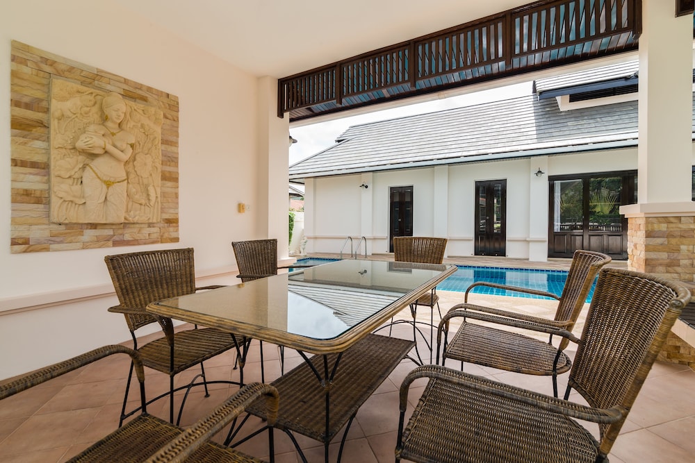 4 Bedroom Private Bali Style Villa HH1