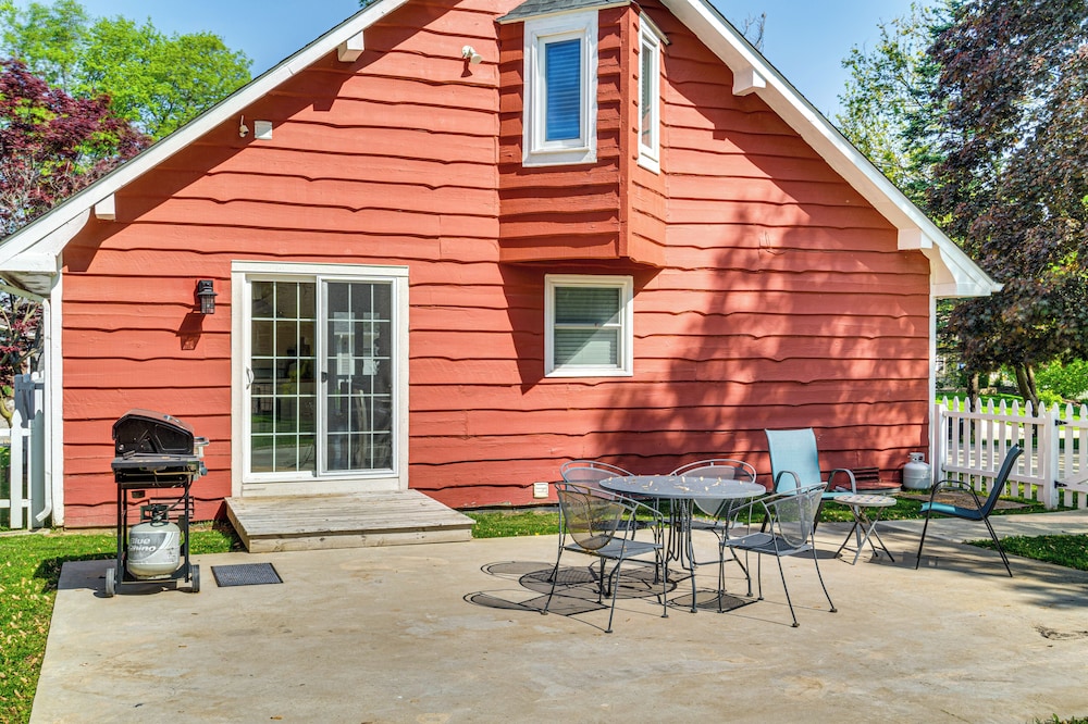 Walk to Reservoir: Cicero Home w/ Furnished Deck!