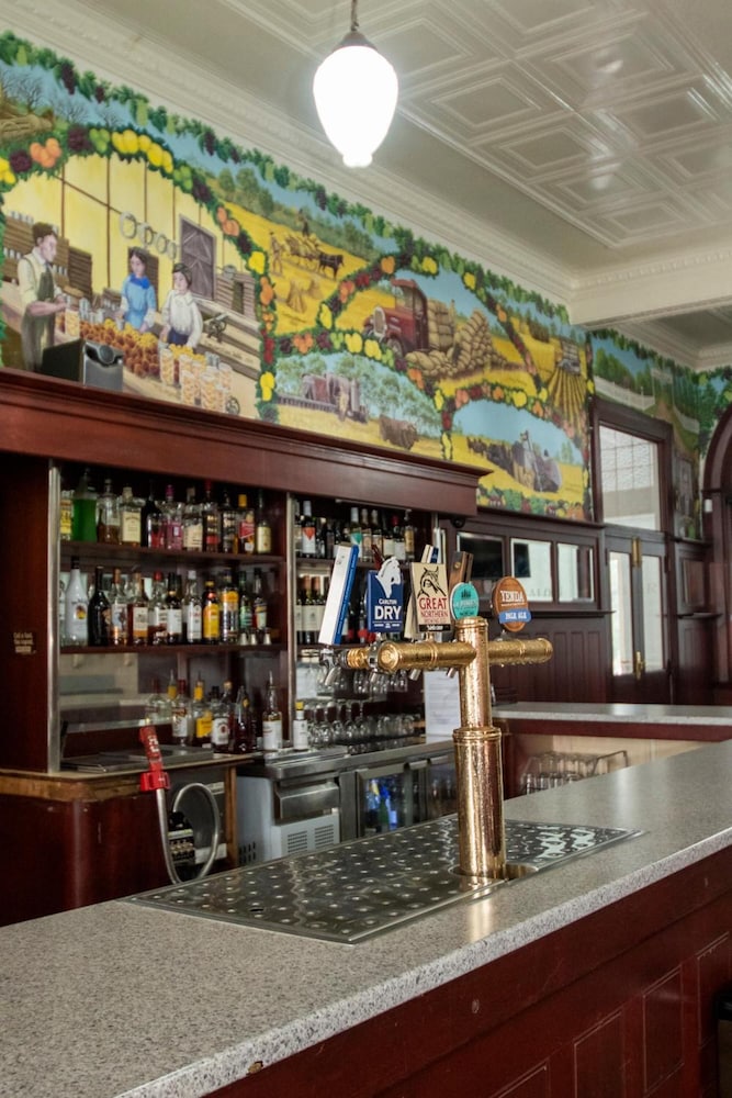 Historic Hydro Motor Inn