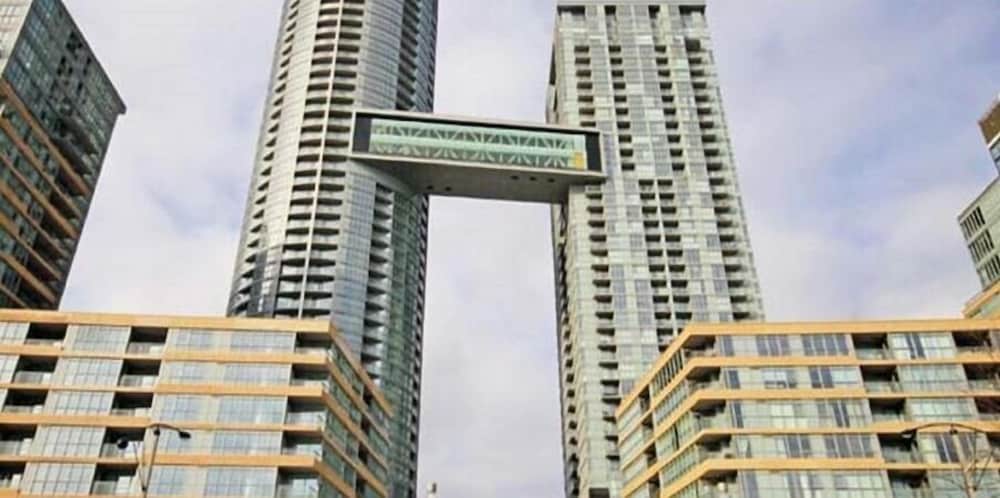 NGE Stays - Downtown Suite Lake View - Image 1