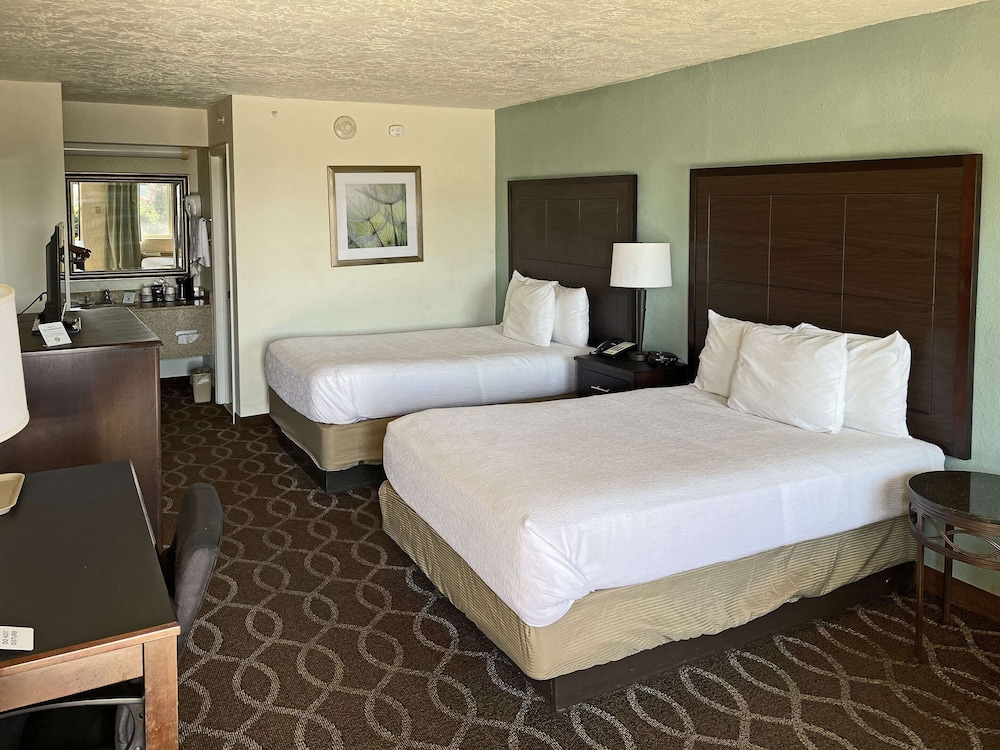 Quality Inn Clinton North
