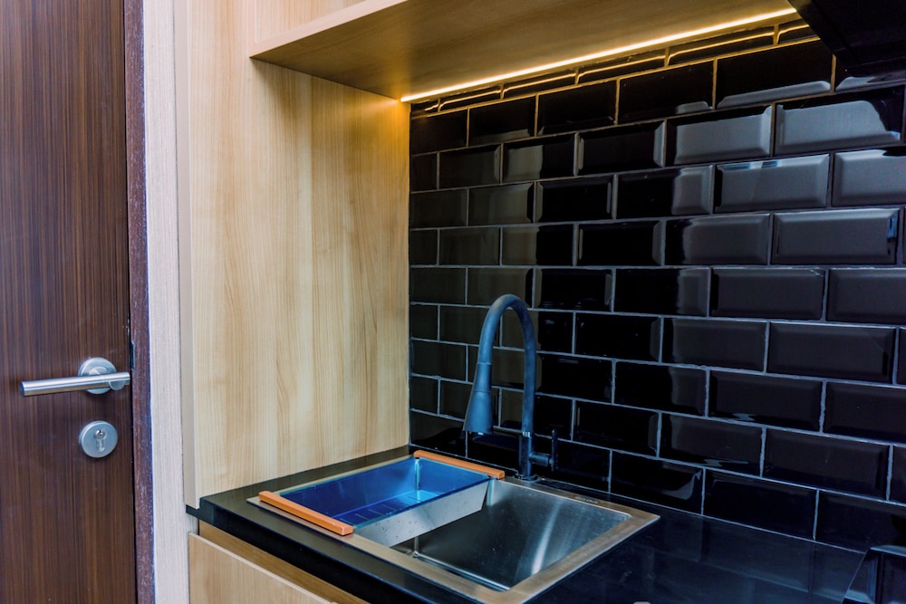 Comfort And High Floor Studio Room At Transpark Bintaro Apartment