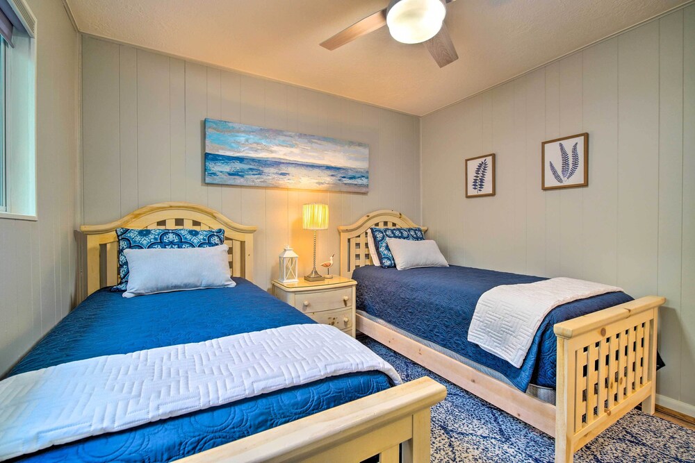 Cape Royale Cottage w/ Fire Pit & Water Views view 2