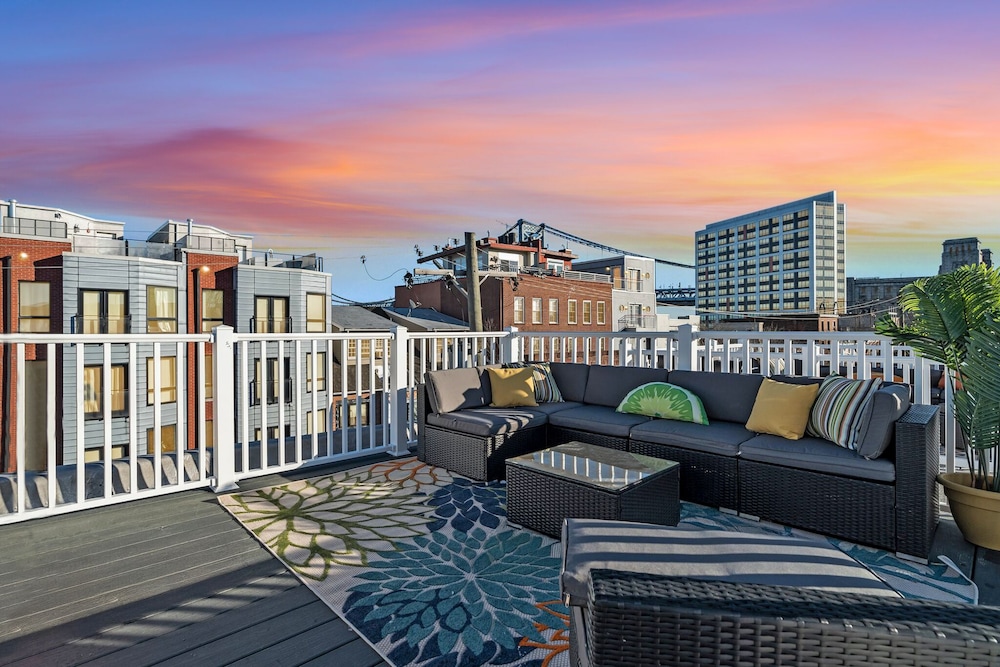 Prime City Condo Parking + Skyline Views