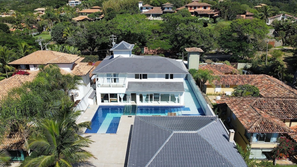Mansão Pé na Areia Ferradura com 4Suítes