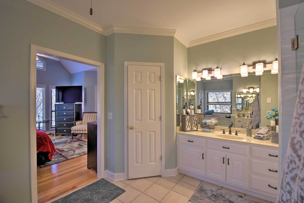Beautiful Bent Tree Apt w/ Community Perks!