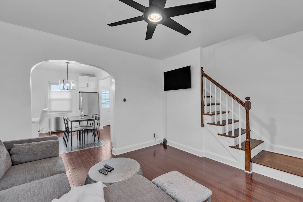 Cozy Getaway Quiet Neighborhood Near Dt 2 Bedroom Townhouse