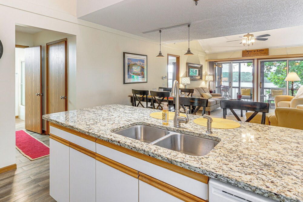 Pet-friendly Condo w/ Pool Access in Osage Beach