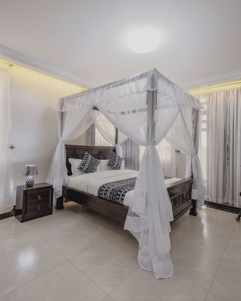 Skyhut Boutique House