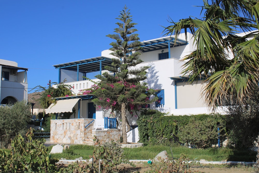 Crystal Naxos 2 Apartments at Mikri Vigla view 4