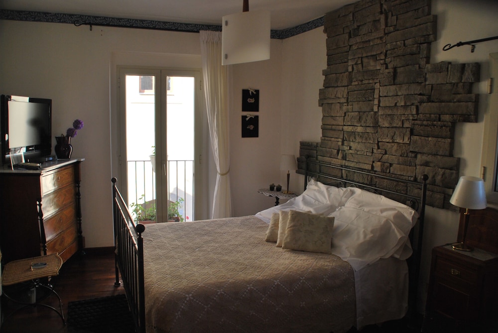 Casa Patronale Tipica Siciliana Home B&B TreMetriSoprailCielo camere con vista, colazione terrazzo panoramico view 2