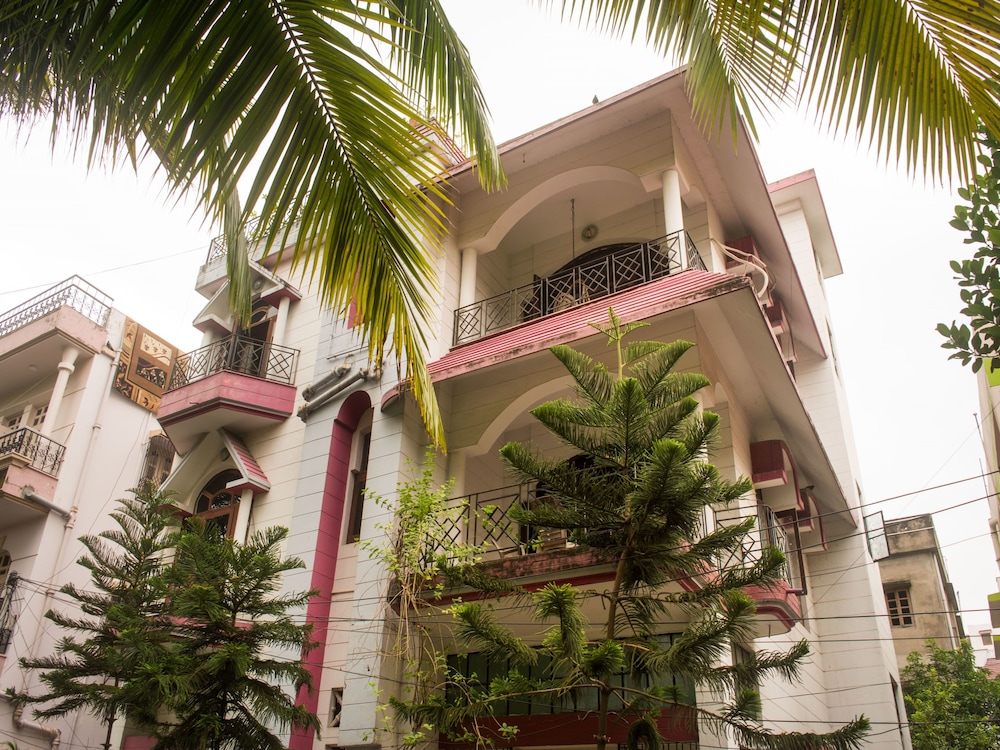 OYO 6477 Guest Accomodation FE 173