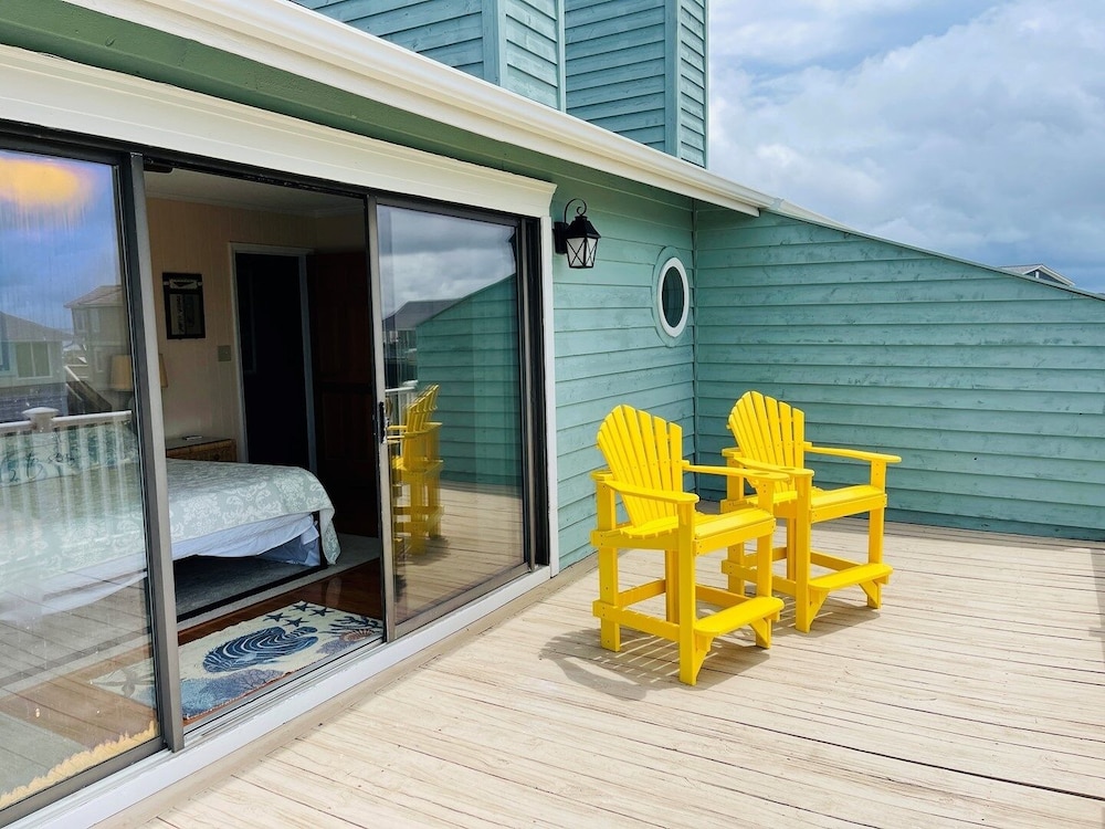 Fore Shore West- 4 Bedroom Home by RedAwning