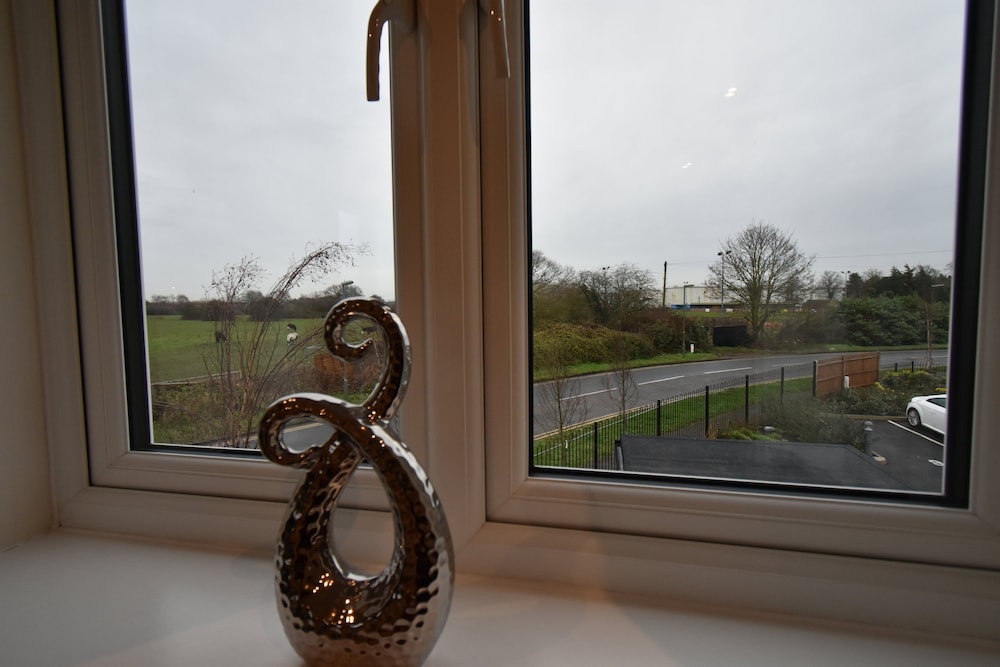 Heathrow Living Serviced Apartments by Ferndale