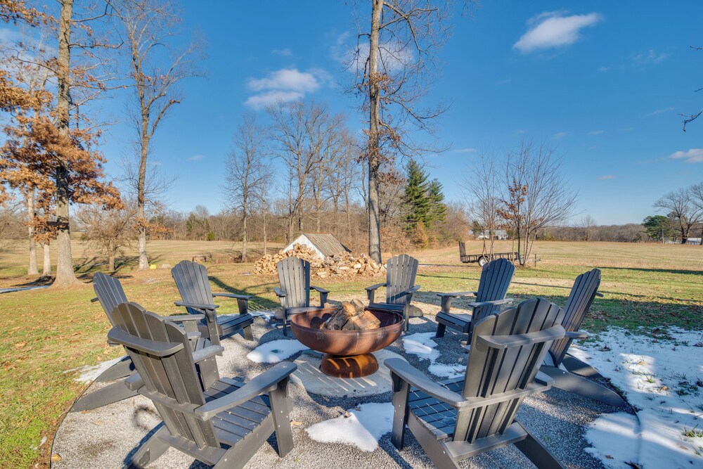 Rest & Relax: Tennessee Home w/ Patio & Fire Pit