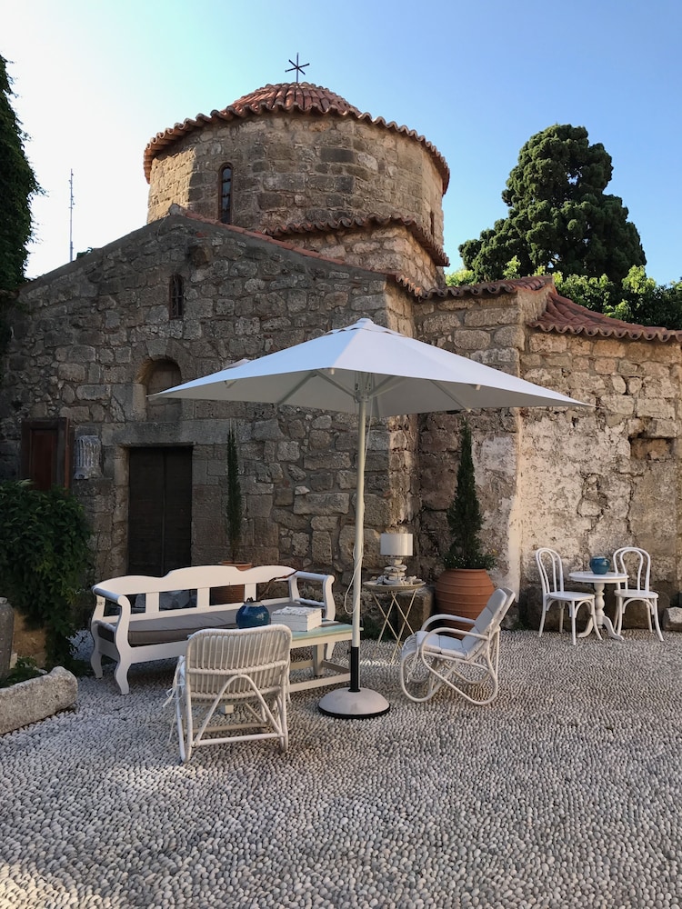 Saint Artemios Hotel and Oriental Suites
