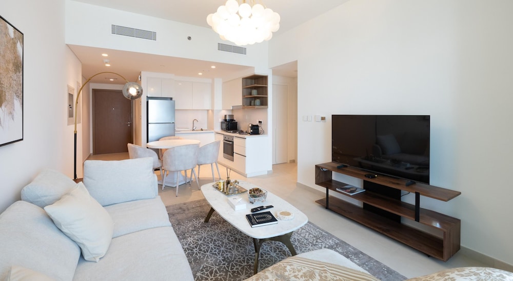 Elegant 1BR Apt Steps Away From Dubai Mall