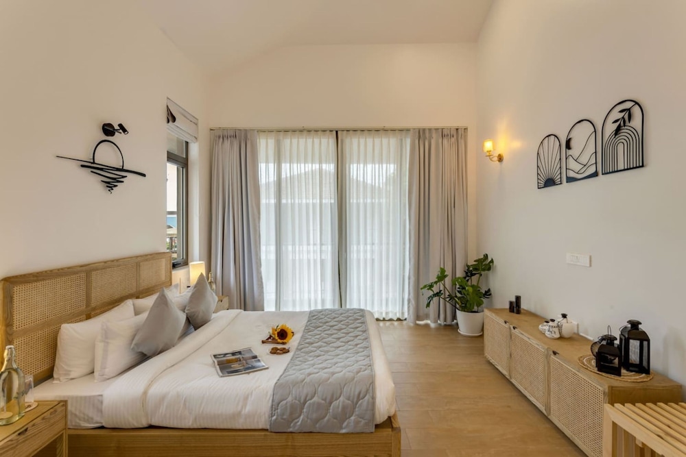 Casa Maxima - 4BR w Private Pool 1km to the Beach