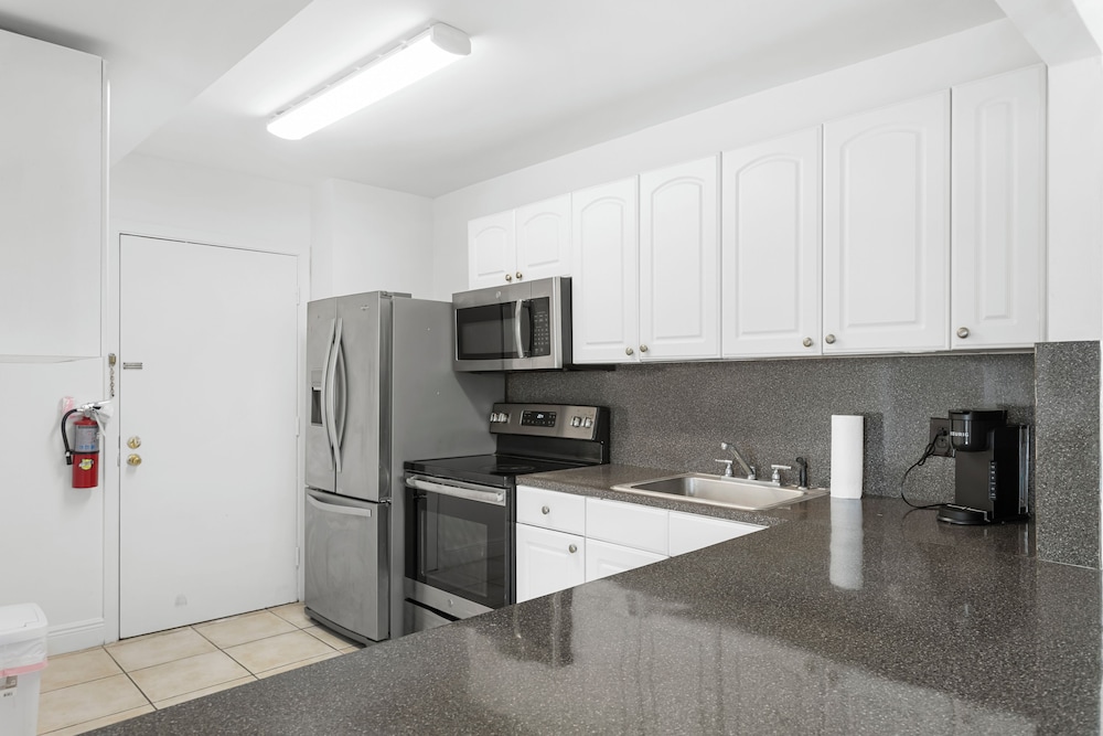 Bay Harbor Sunset Apt 2C