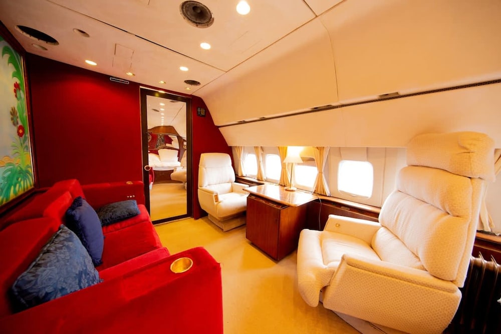 Boeing Airliner Private Jet With hot tub and Sauna