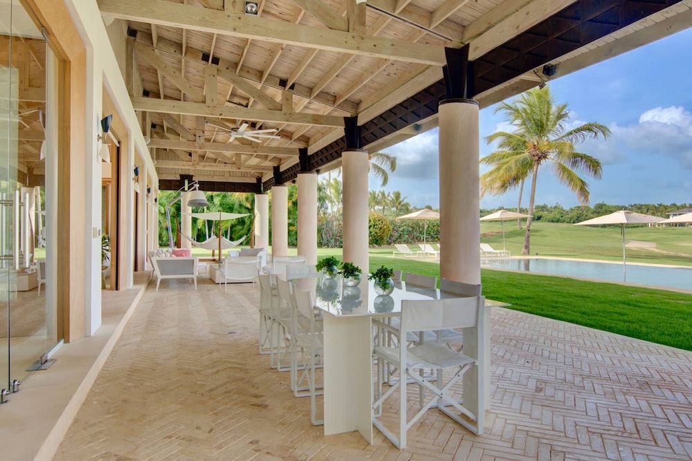 Architect s Estate w Pool Private Chef Butler