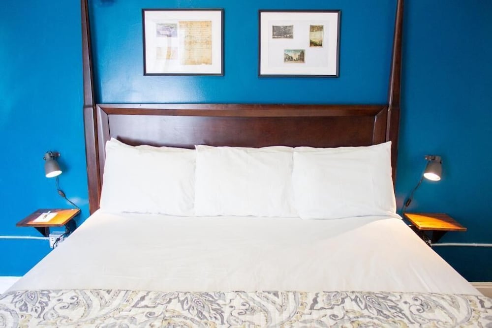11th Avenue Hostel