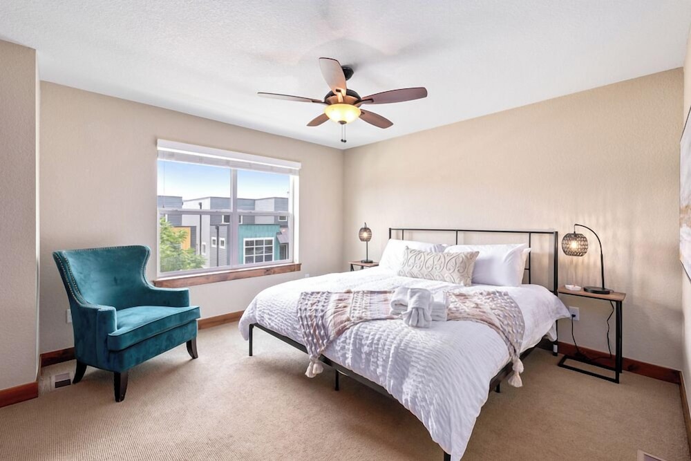 Old Town North Getaway King Beds & Game Room!