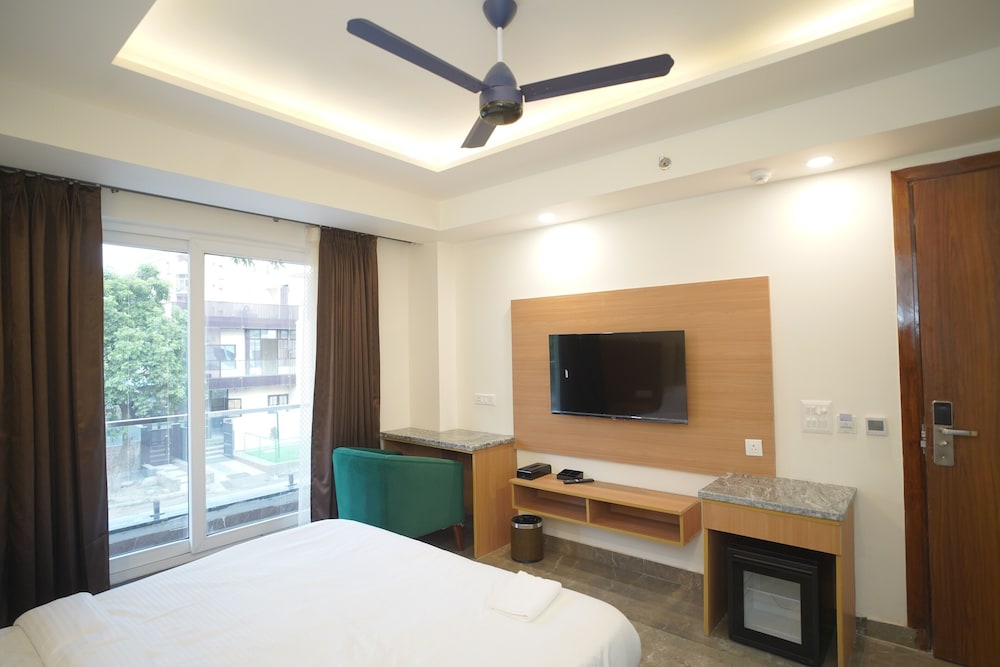 Royal Raven Hotel And Banquet