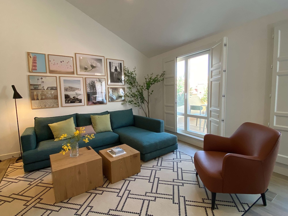 w Modern 2BR With Terrace in Chueca
