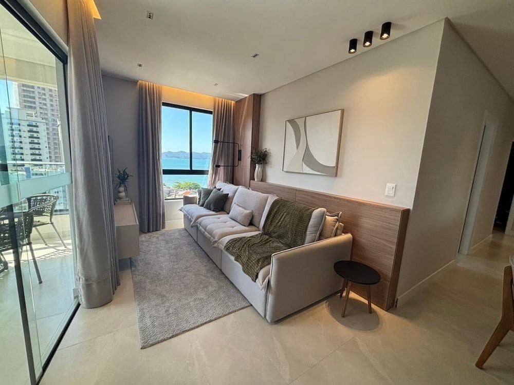 Partial Ocean View Apt w/ Barbecue Grill Axp1301